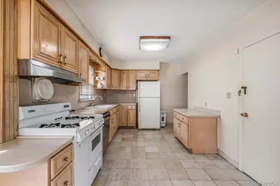 8315 264th Street, Glen Oaks, NY 11004 - Photo 11