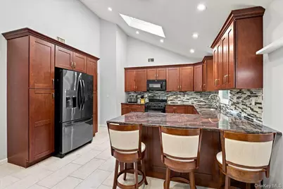 20 Lancaster Lane, Monsey, NY 10952 - Photo 5