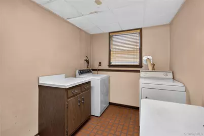 8 Peter Avenue, Newburgh, NY 12550 - Photo 33