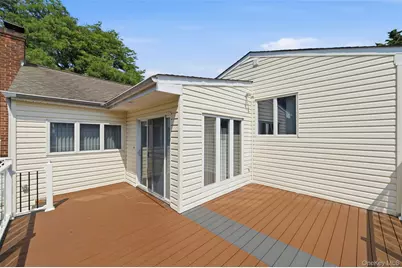 160 Clearmeadow Drive, East Meadow, NY 11554 - Photo 15