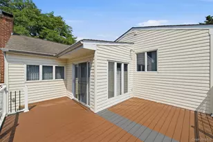 160 Clearmeadow Dr, East Meadow, NY 11554 - Photo 15