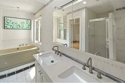 160 Clearmeadow Drive, East Meadow, NY 11554 - Photo 15