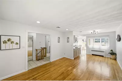 160 Clearmeadow Drive, East Meadow, NY 11554 - Photo 3