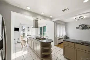 160 Clearmeadow Dr, East Meadow, NY 11554 - Photo 5