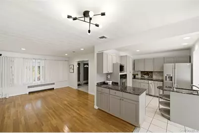 160 Clearmeadow Drive, East Meadow, NY 11554 - Photo 3