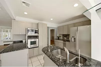160 Clearmeadow Drive, East Meadow, NY 11554 - Photo 5