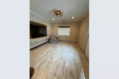 77 E Santa Barbara Road, Lindenhurst, NY 11757 - Photo 5