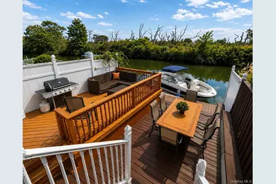 77 E Santa Barbara Road, Lindenhurst, NY 11757 - Photo 11