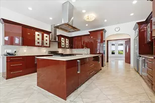8 Headley Way, Woodbury, NY 11797 - Photo 13