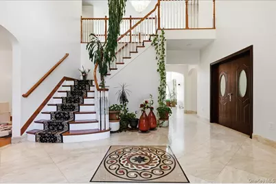 8 Headley Way, Woodbury, NY 11797 - Photo 5