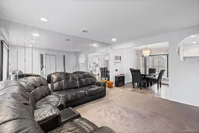 2728 Concord Drive, East Meadow, NY 11554 - Photo 7