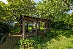 9 Croyden Ln, Hicksville, NY 11801 - Photo 21
