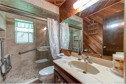9 Croyden Lane, Hicksville, NY 11801 - Photo 7
