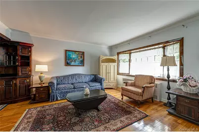 9 Croyden Lane, Hicksville, NY 11801 - Photo 3