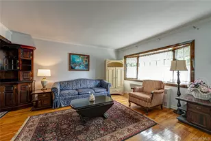 9 Croyden Ln, Hicksville, NY 11801 - Photo 3