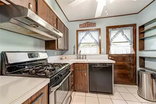 9 Croyden Ln, Hicksville, NY 11801 - Photo 11