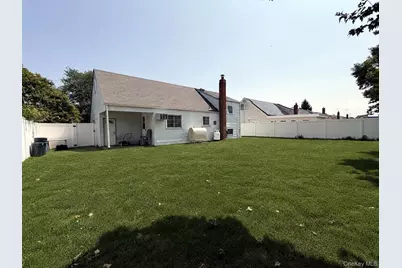 1020 N Niagara Avenue, Lindenhurst, NY 11757 - Photo 19