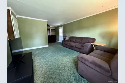 1020 N Niagara Avenue, Lindenhurst, NY 11757 - Photo 3
