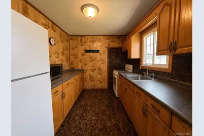 1020 N Niagara Avenue, Lindenhurst, NY 11757 - Photo 5