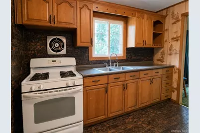 1020 N Niagara Avenue, Lindenhurst, NY 11757 - Photo 7