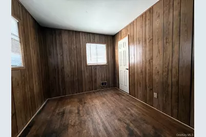 1020 N Niagara Avenue, Lindenhurst, NY 11757 - Photo 9