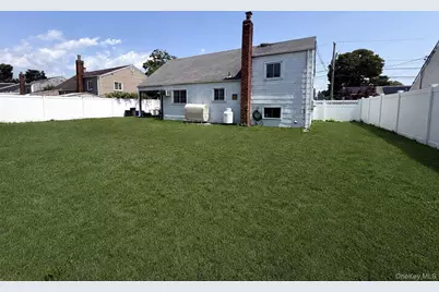 1020 N Niagara Avenue, Lindenhurst, NY 11757 - Photo 21