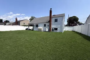 1020 N Niagara Ave, Lindenhurst, NY 11757 - Photo 21