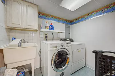 1602 Imperial Avenue, New Hyde Park, NY 11040 - Photo 29