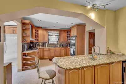 17 Shonnard Avenue, Freeport, NY 11520 - Photo 9