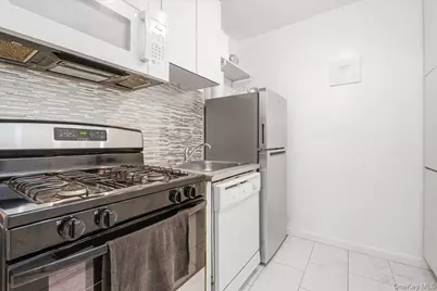 70-25 Yellowstone Boulevard #16R, Forest Hills, NY 11375 - Photo 9