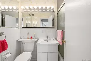 70-25 Yellowstone Blvd, Forest Hills, NY 11375 - Photo 23