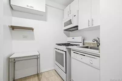 70-25 Yellowstone Boulevard #4B, Forest Hills, NY 11375 - Photo 15