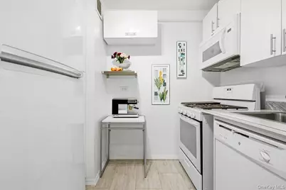 70-25 Yellowstone Boulevard #4B, Forest Hills, NY 11375 - Photo 13
