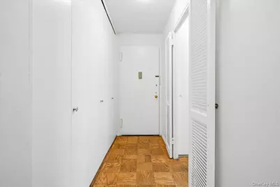 70-25 Yellowstone Boulevard #4B, Forest Hills, NY 11375 - Photo 7
