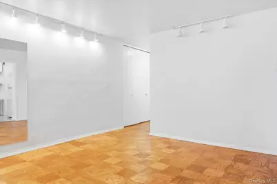 70-25 Yellowstone Boulevard #4B, Forest Hills, NY 11375 - Photo 11