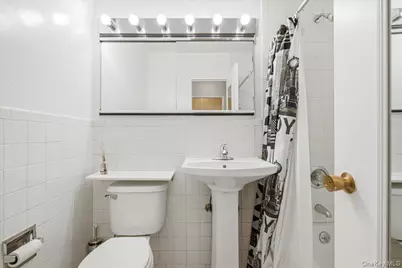 70-25 Yellowstone Boulevard #4B, Forest Hills, NY 11375 - Photo 25