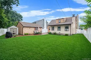 63 Lewis Rd, Merrick, NY 11566 - Photo 23