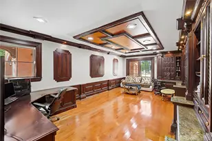 25 Lake Rd, Great Neck, NY 11020 - Photo 47