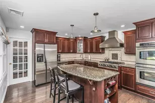 3 Windsor Pl, Melville, NY 11747 - Photo 7