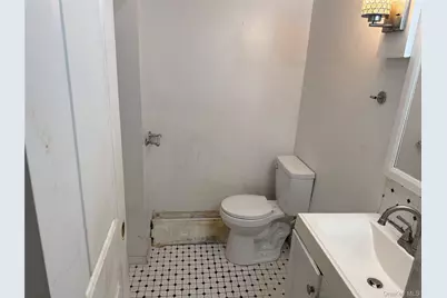 124 Ridgewood Avenue, Holtsville, NY 11742 - Photo 17
