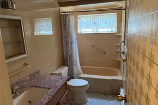 124 Ridgewood Ave, Holtsville, NY 11742 - Photo 7