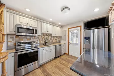 19 Tower Lane, Levittown, NY 11756 - Photo 9