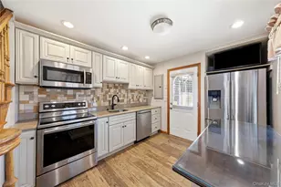 19 Tower Ln, Levittown, NY 11756 - Photo 9