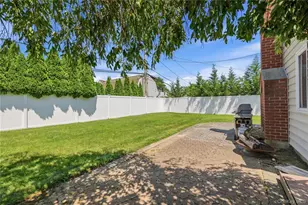 19 Tower Ln, Levittown, NY 11756 - Photo 23
