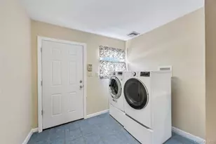 35 Jerold St, Plainview, NY 11803 - Photo 27
