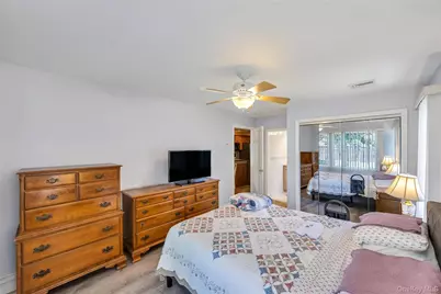 35 Jerold Street, Plainview, NY 11803 - Photo 17