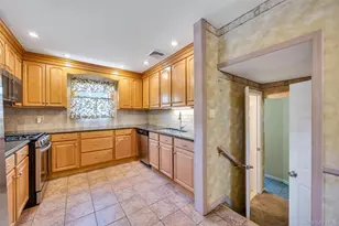 35 Jerold St, Plainview, NY 11803 - Photo 11