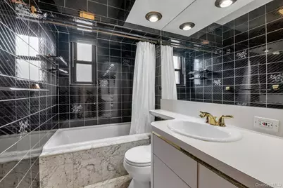 163-02 Willets Point Blvd. #4-221, Whitestone, NY 11357 - Photo 11
