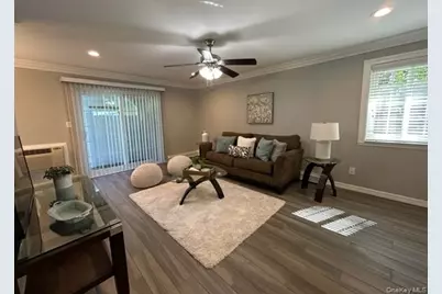 17 Williams Boulevard #17-1B, Lake Grove, NY 11755 - Photo 5