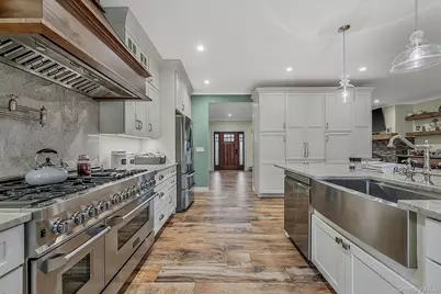 511 Devon Place, West Islip, NY 11795 - Photo 3